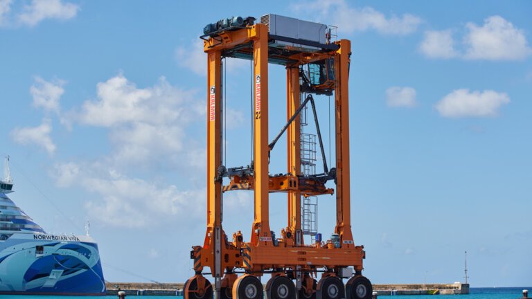 Straddle carriers